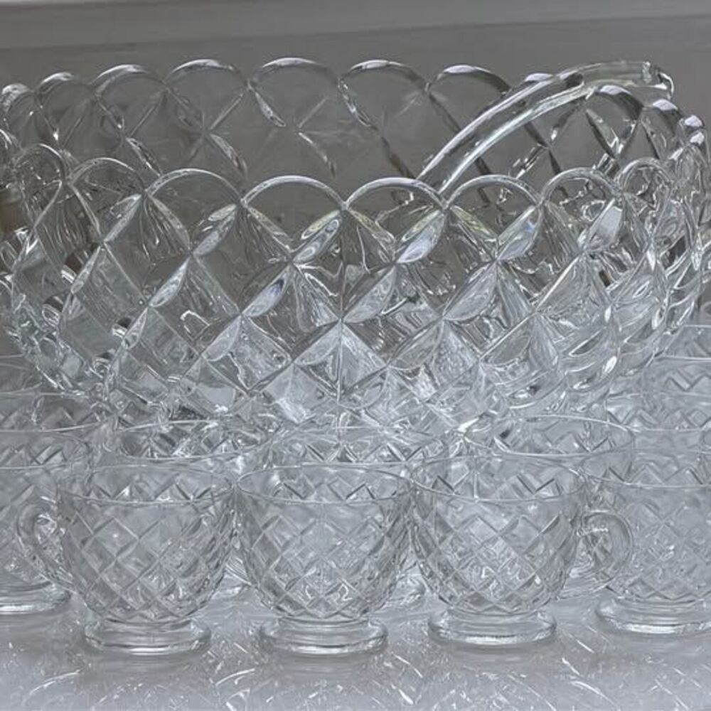 RARE 1940’s Vintage Tiffin-Franciscan Williamsburg Punchbowl Set 24 cups ladle